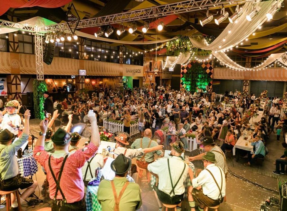 Quartos Proximos A Oktoberfest, Em Блуменау Экстерьер фото